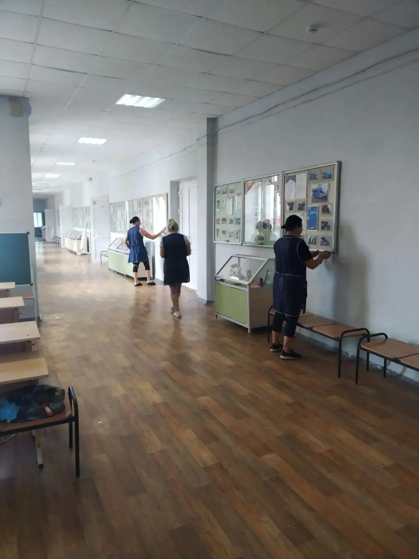Пока ребята наслаждаются каникулами, в нашей школе кипит работа! Мы обновляем классы, проводим косме