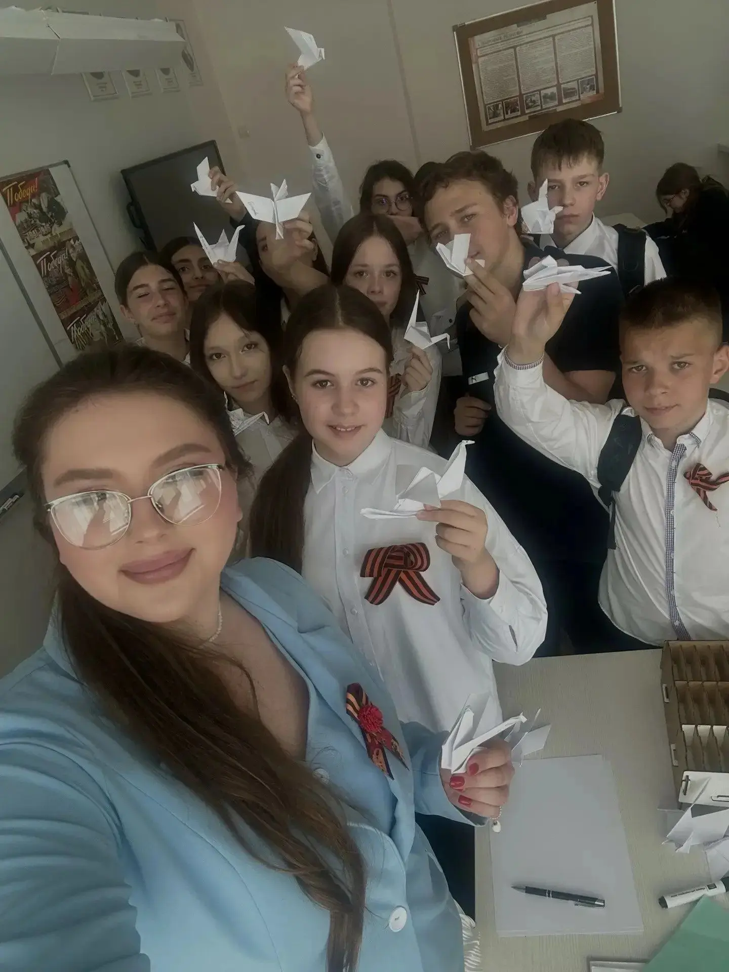 Ко дню Победы обучающиеся 6э2 класса вместе с классным руководителем Попредкиной А.А. приняли участи