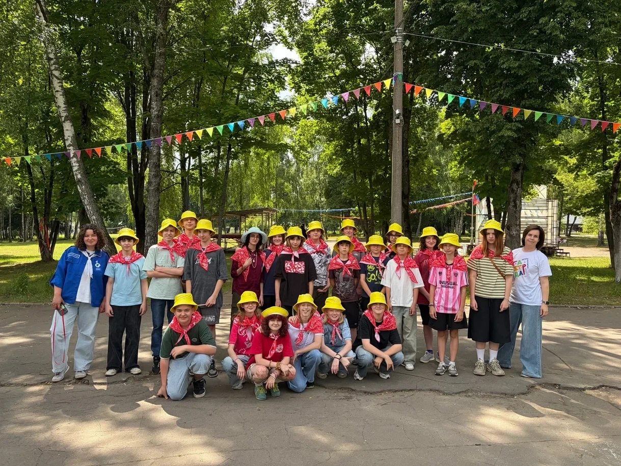 Ребята приехали в Мастерград! 🌲✨

Сегодня стартовала первая выездная программа этого лета — «Путеше