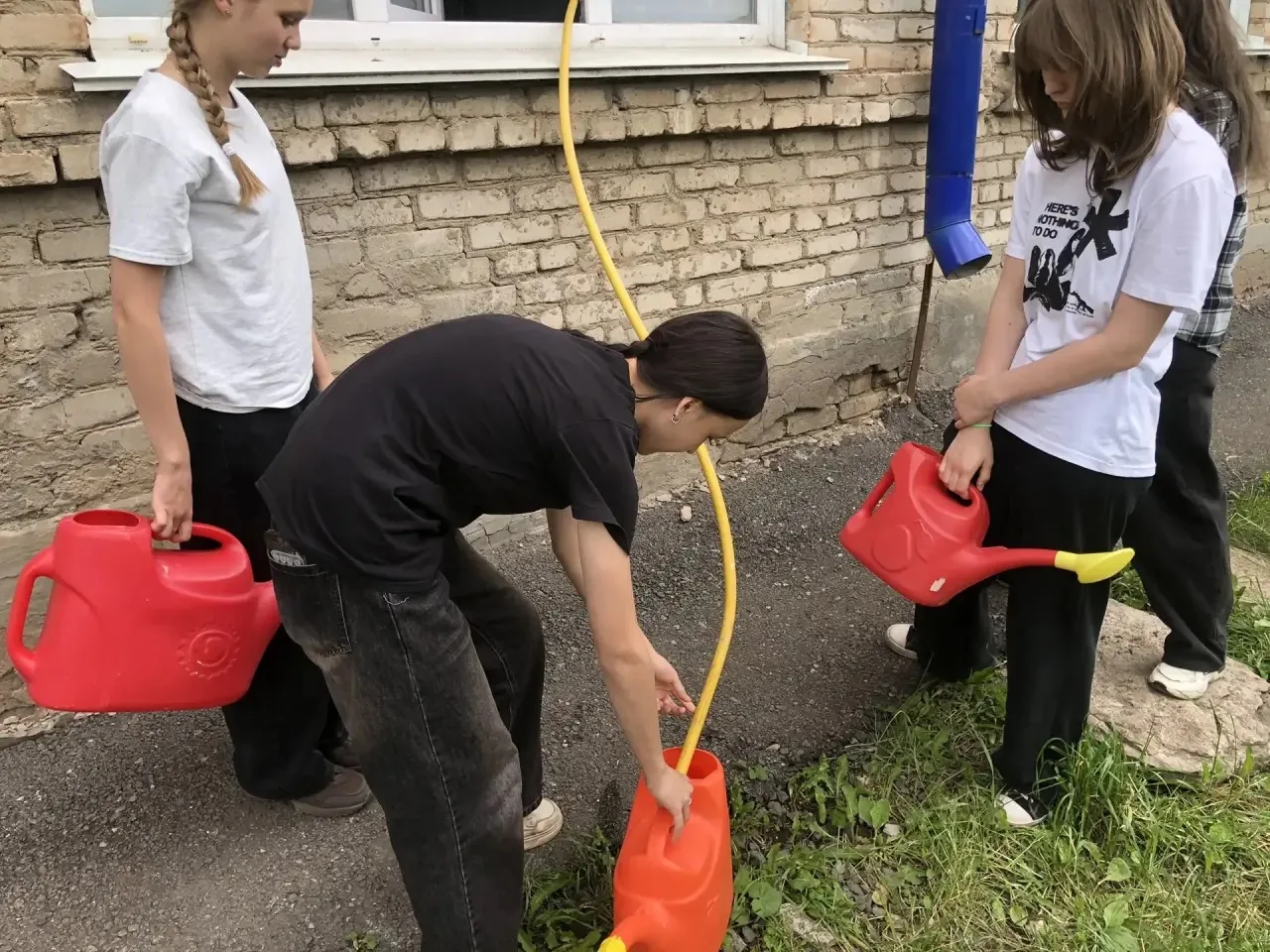 🇷🇺 Наша школа — часть Всероссийской акции «Цветы России»!
В преддверии Дня России наша школа присо