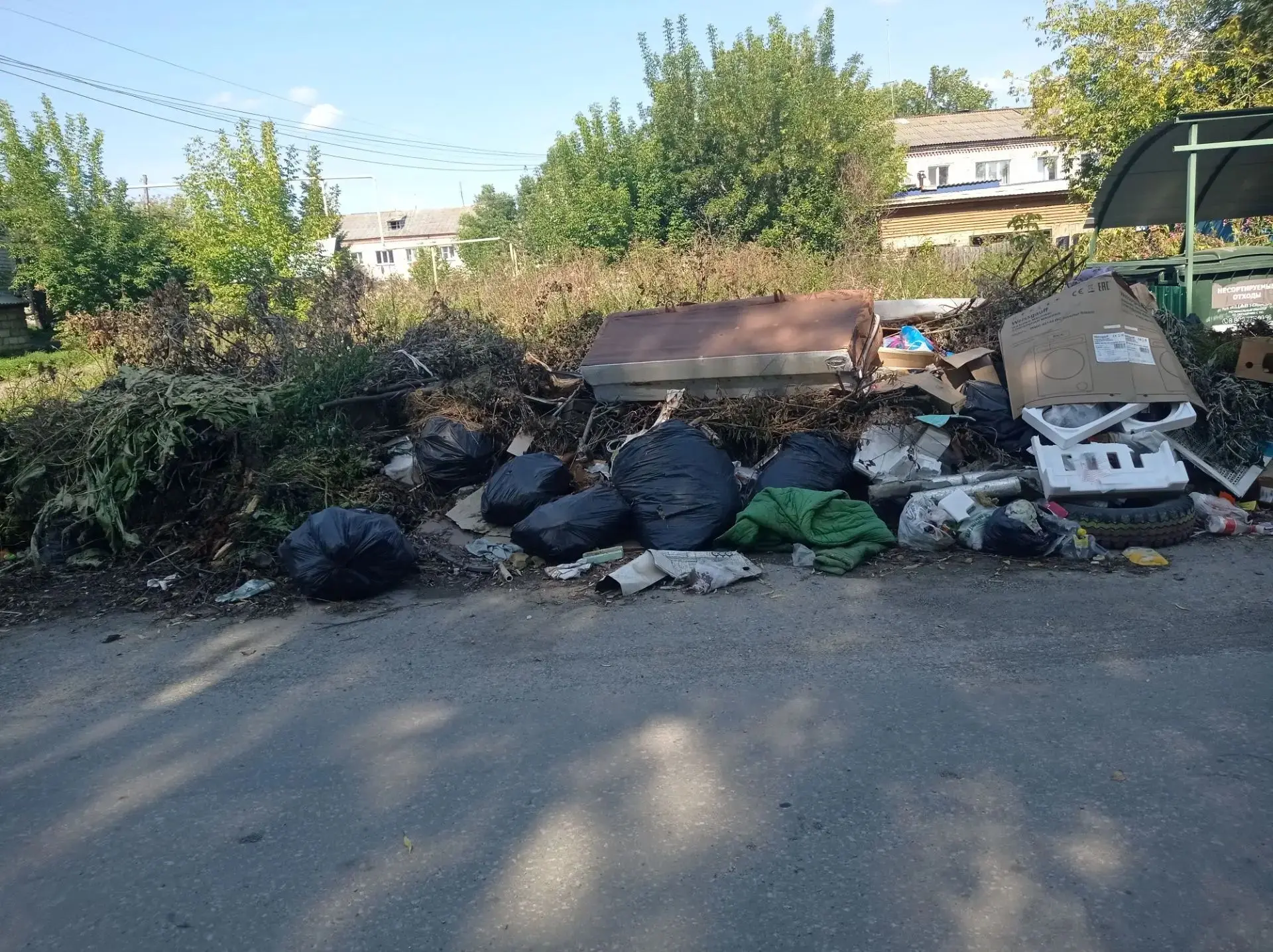 Администрация АМО, когда прекратится этот БАРДАК с вывозом мусора??? Это же просто ужас...