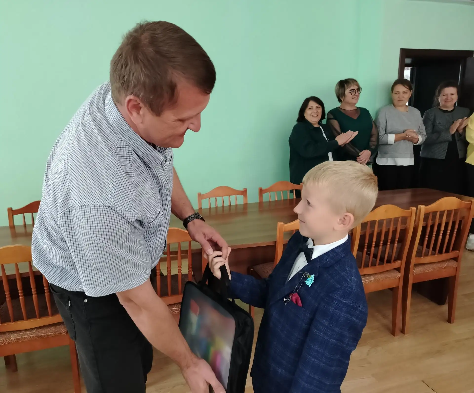 1 сентября, особенный день — День знаний, который открывает новую главу в жизни детей н...