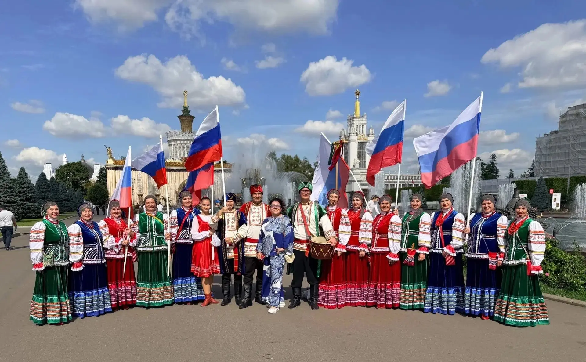 🔝 В День Государственного флага Российской Федерации делегация Добровского округа с го...