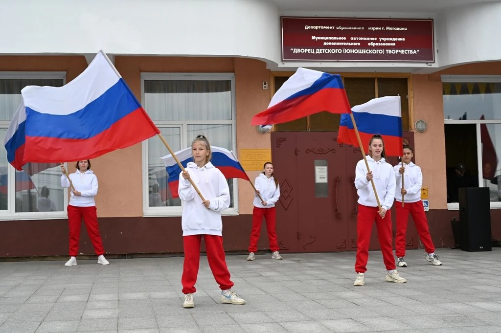 В Магадане прошел торжественный концерт, посвященный Дню государственного флага РФ