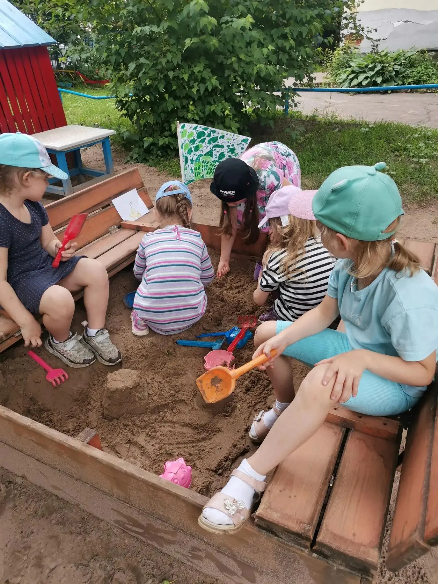 ☀️ В эти теплые солнечные денечки наши дети много времени проводят на улице и играют в разные игры. 