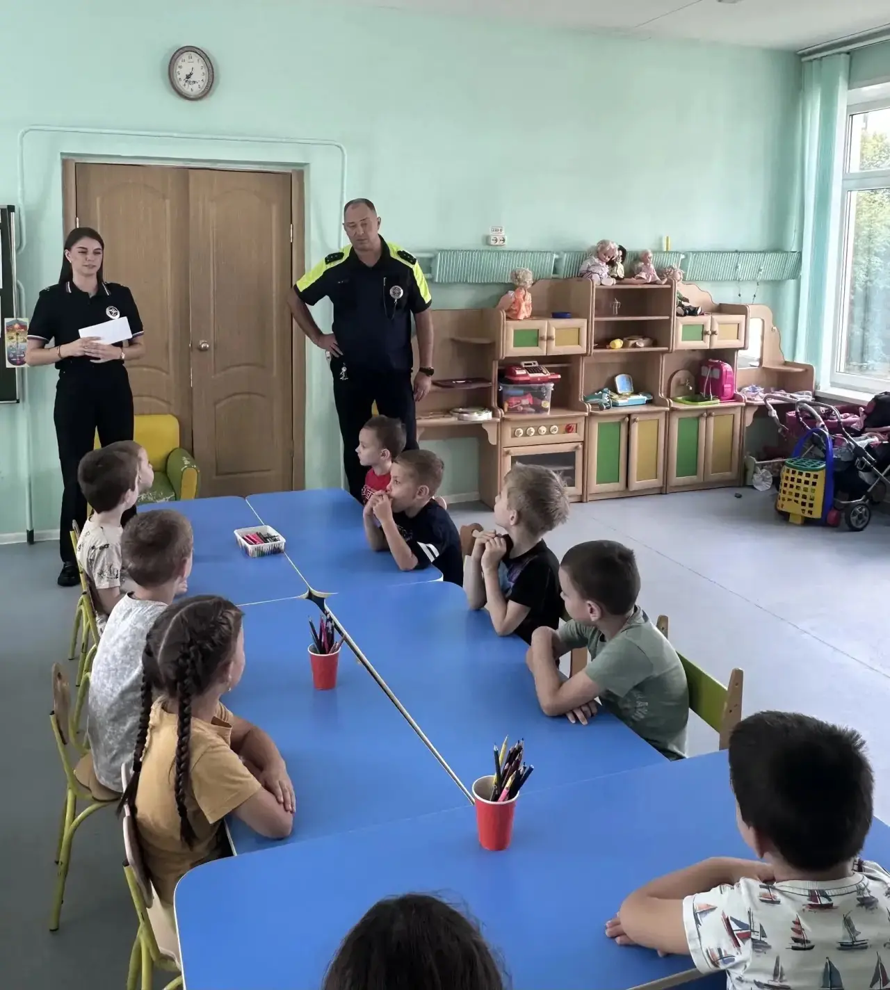 Правила дорожные знать каждому положено🚦

Сегодня в гости к нашим дошкольникам приехали сотрудники 