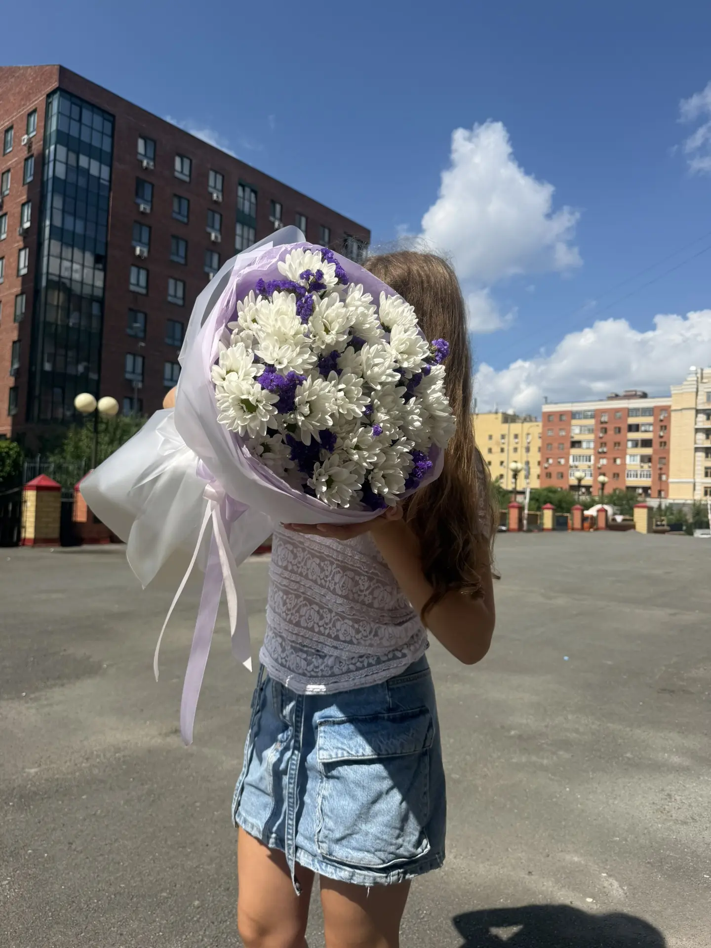 Лето, солнце и идеальный букет! ✨
Что может быть лучше прогулки в теплый солнечный день? Только прог