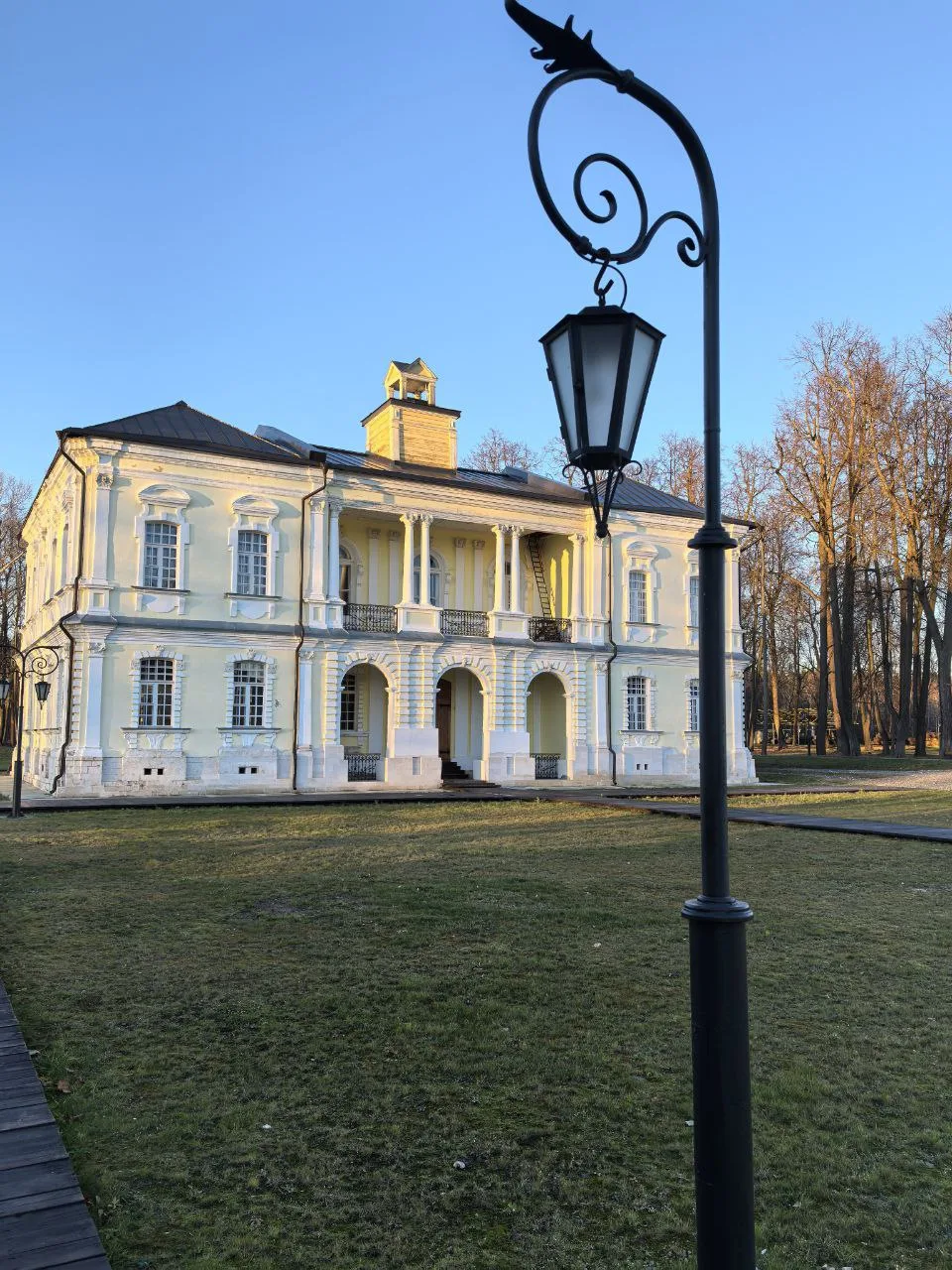 Музей-усадьба Брюса

Яков Вилимович Брюс — сакральный советник Петра I, учёный-универсал, опередивши