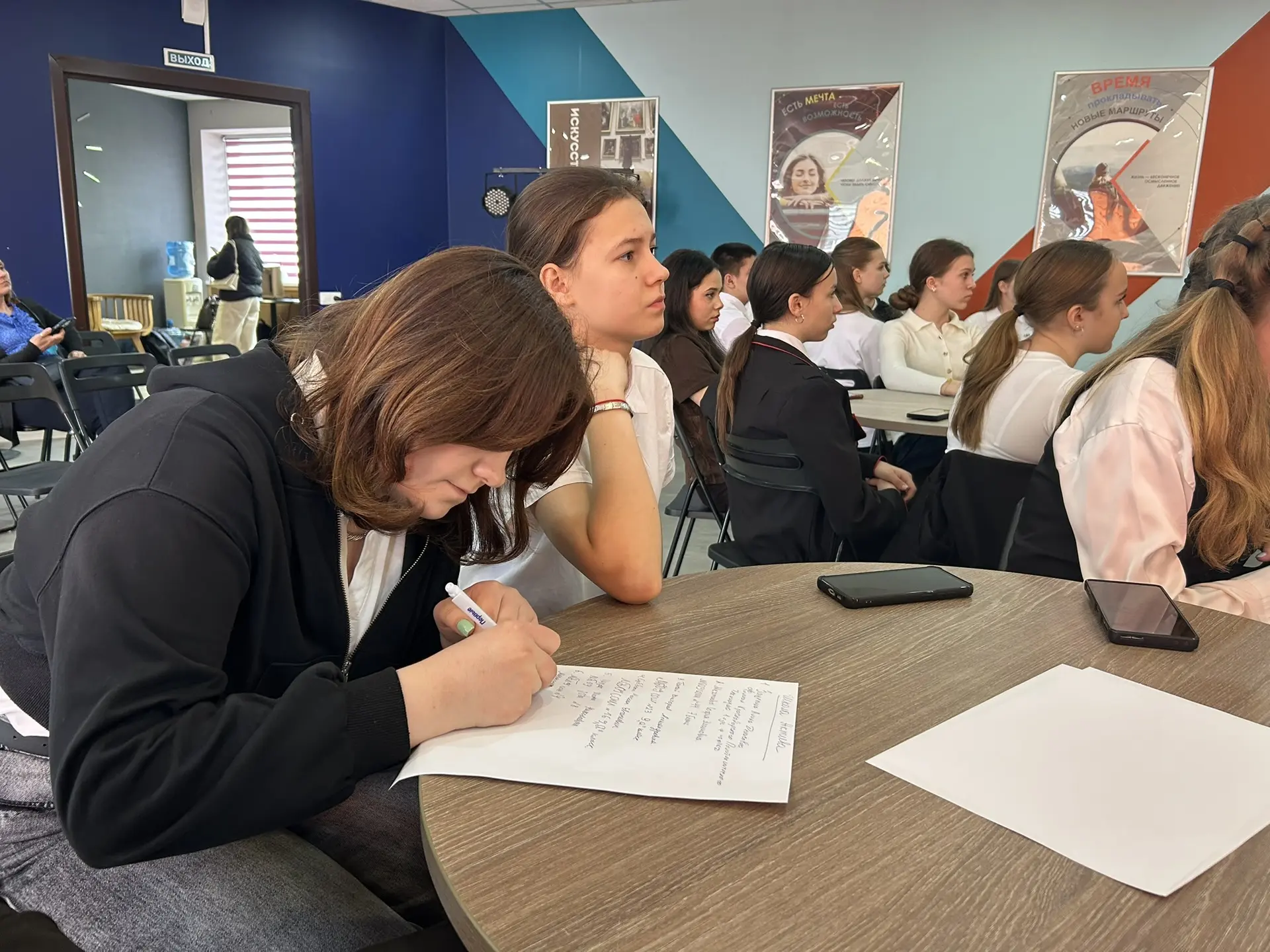 🚀 Совет Первых Северского района: планы на будущее! В молодёжном центре «Этаж» прошло заседание Сове