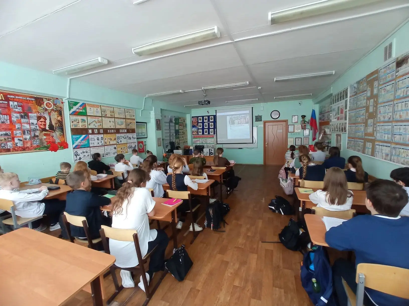 🇷🇺 ГОРЯЧИЕ СЕРДЦА — УРОК МУЖЕСТВА  Сегодня в нашем лицее для учеников  прошёл Урок мужества, посвящё