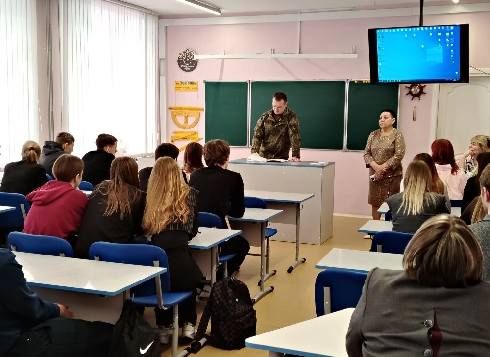 Информационная встреча старшеклассников с представителем военной службы