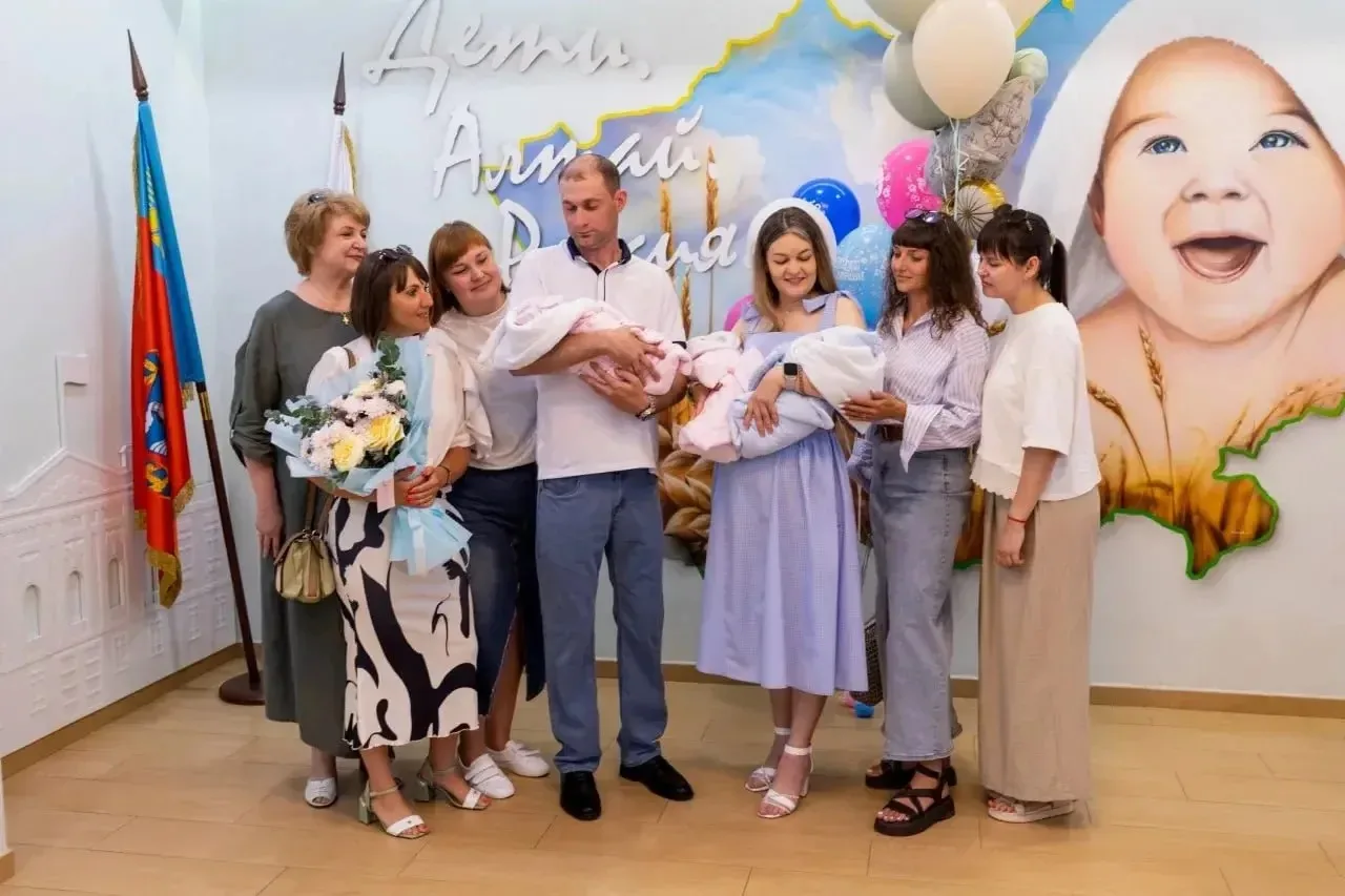 Вторая за год тройня родилась в Алтайском крае