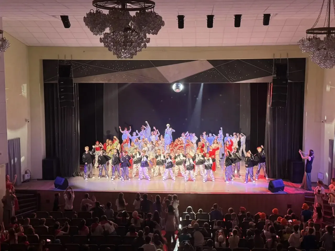 🎤 ВОЛШЕБНЫЙ МИКРОФОН: ПРАЗДНИК ТАЛАНТА И ТВОРЧЕСТВА! 

🎶 8 июня воспитанники пришкольного лагеря п