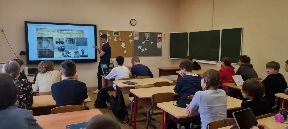 «Живая память»: как прошёл урок истории, посвящённый Дню Победы  🇷🇺 В преддверии 9 Мая для учеников 