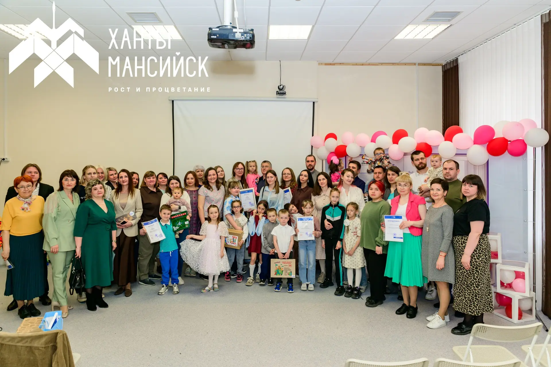 Самых читающих жителей Ханты-Мансийска наградили в библиотеке №6 📚  📖 Торжественную церемонию награж