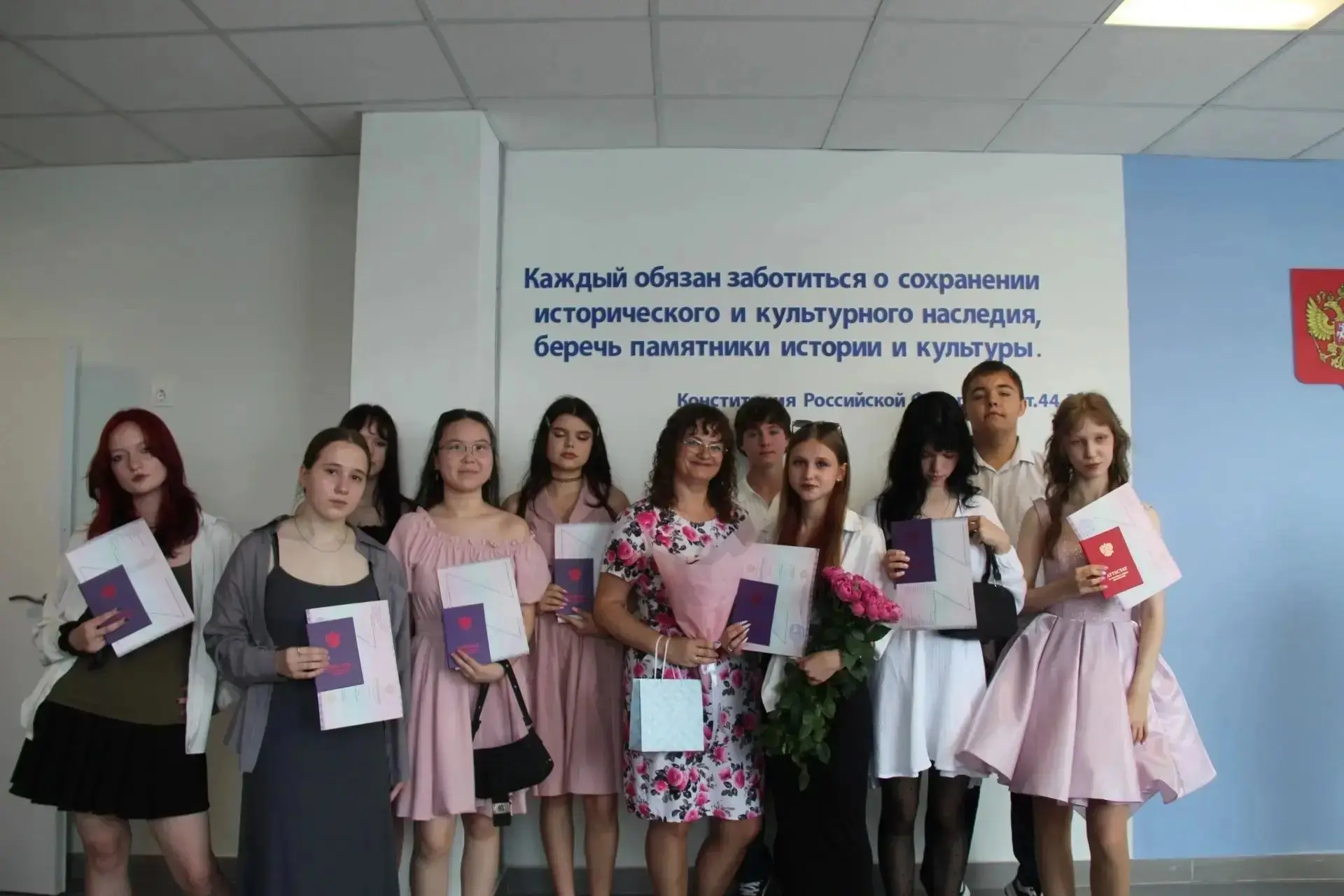 Сегодня в нашей школе прошла первая церемония вручения аттестатов выпускникам 9-х классов. 46 ребят 