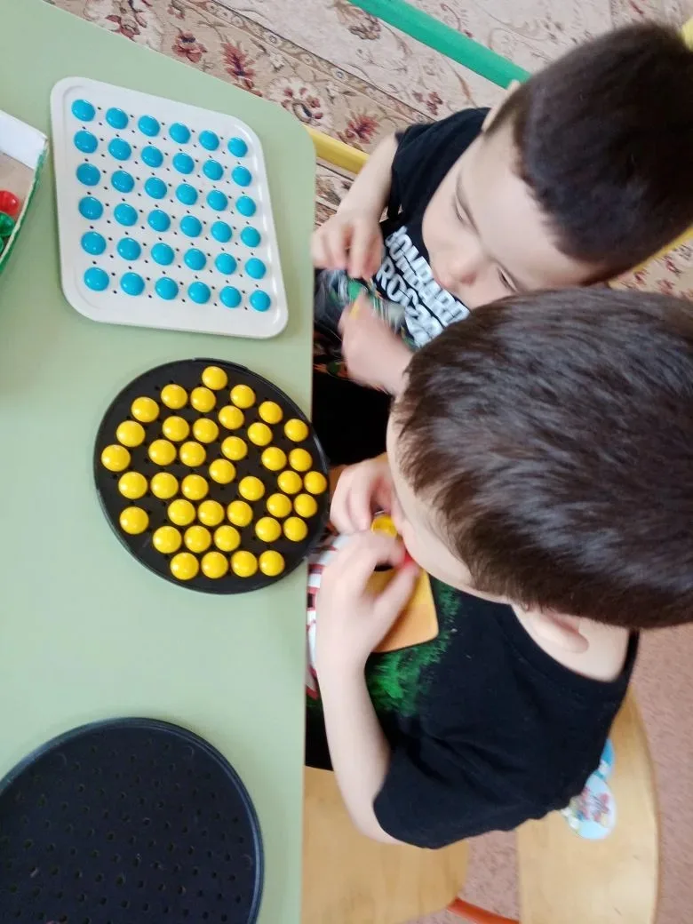 🌈 Развивающие  игры🧩🎲
Развивающие игры позволяют каждому ребёнку максимально использовать свои во