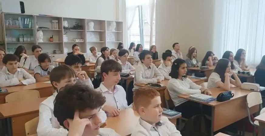 🧐В рамках недели правовых знаний в нашей школе прошли классные часы, посвященные профилактике экстре