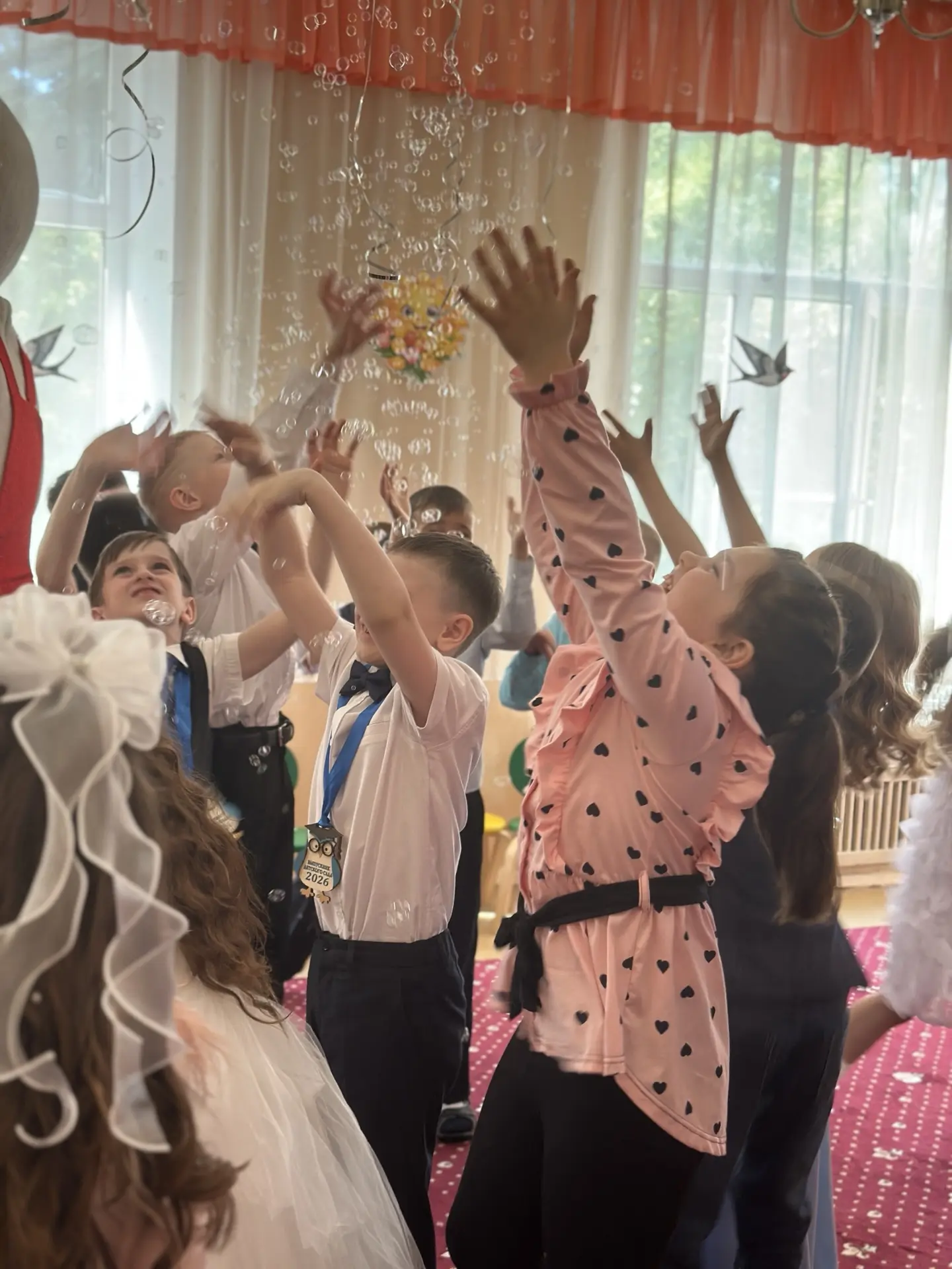 До свидания, детский сад, здравствуй, школа! 🎓✨ Первый важный рубеж пройден. Мы гордим...
