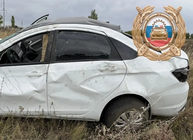 У аткарского села вылетела с дороги легковушка. Водитель в больнице