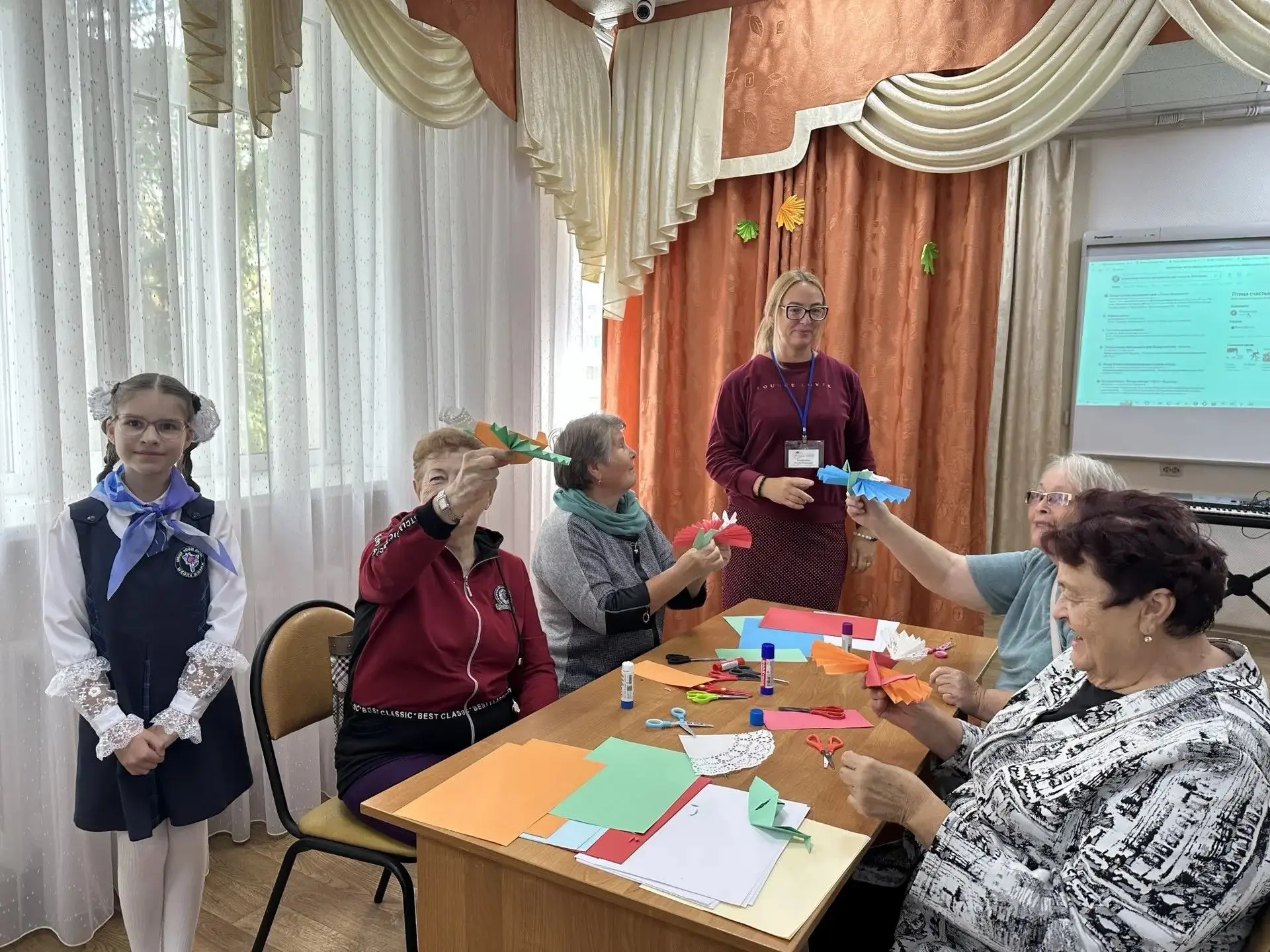 ❤ Юные артисты — учащиеся 4 «Б» класса средней школы №19 пришли поздравить нас с Днем п...