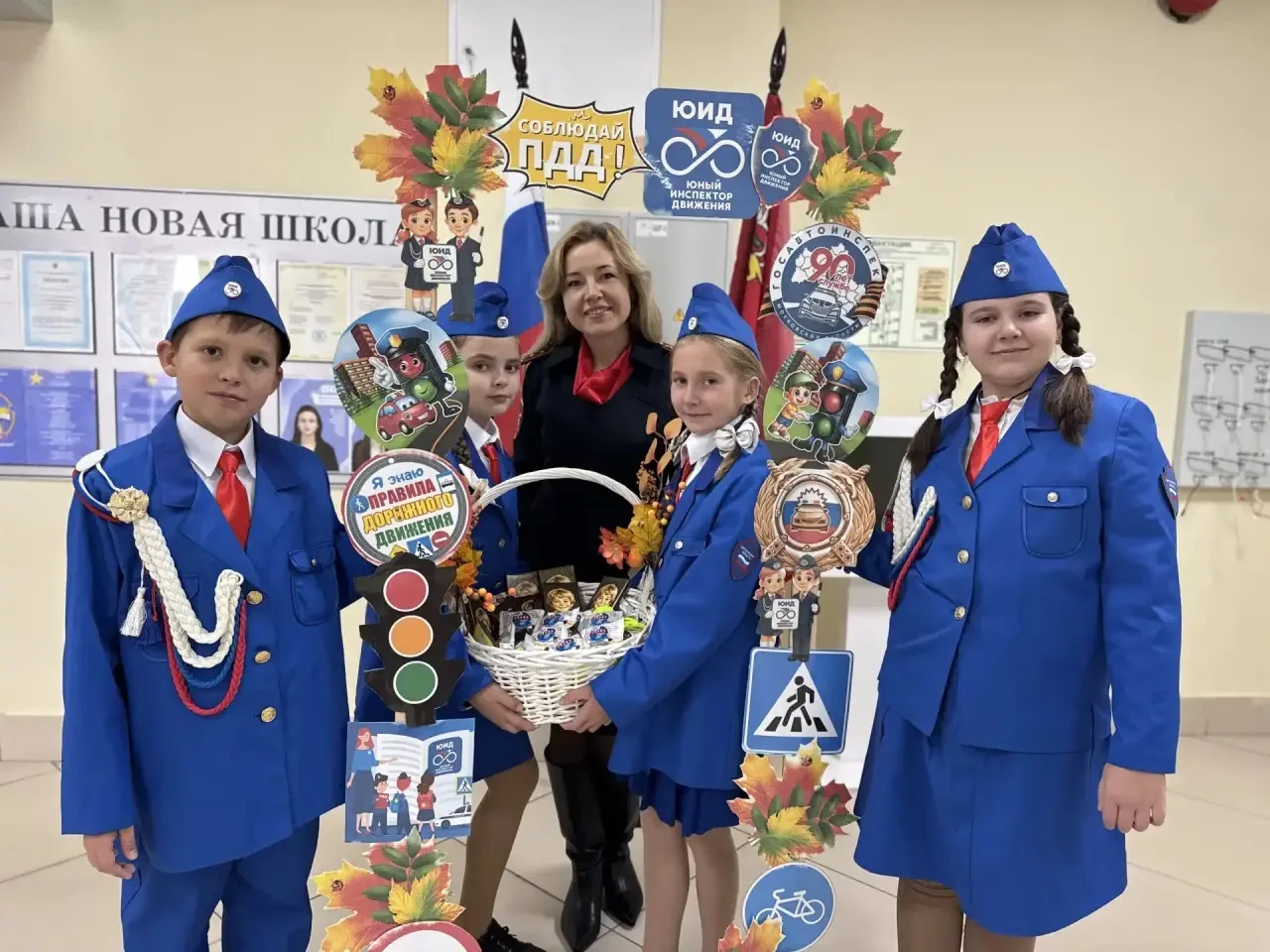 🎉 С Днём учителя — от юных инспекторов движения!