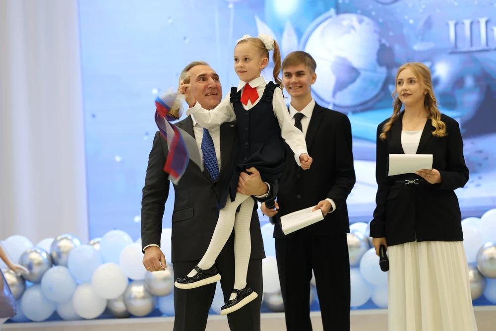 Александр Моор: начать учебный год в новой школе – это здорово! Новая школа № 65 в микр...