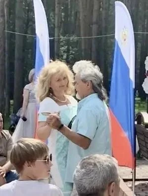 💍 Любовь, верность и крепкие традиции

Сегодня наш город стал ещё теплее — на улицы вышел настоящий