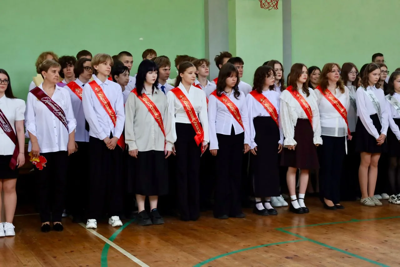 🎉 “Последний звонок” в основном здании: 9-е классы готовы к новым вызовам! 🎉