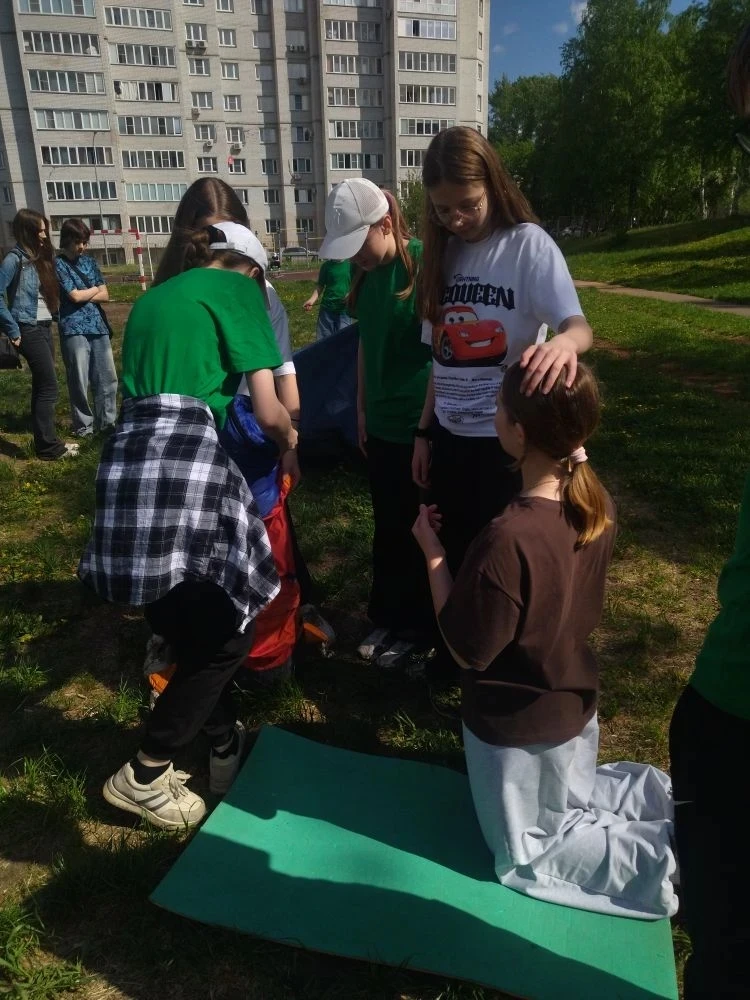 🧗 В поход за здоровьем! 💪🏕️ Сегодня для учеников 5-х и 6-х классов прошел День здоровья в формате ту