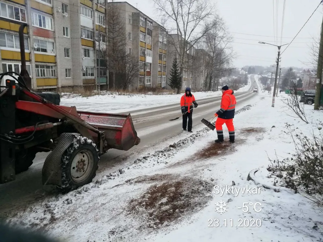 📲 Мэр Сыктывкара Максим Мартышин подсвечивает тему обилия неубранного песка на дорогах   Говорит, як