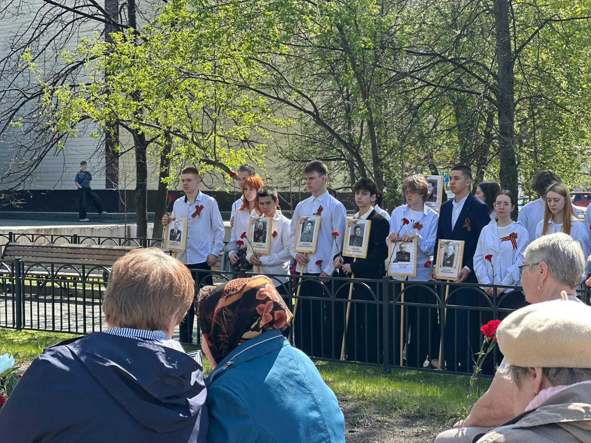 В преддверии великого Дня Победы ученики 9‑х классов приняли активное участие в памятном мероприятии