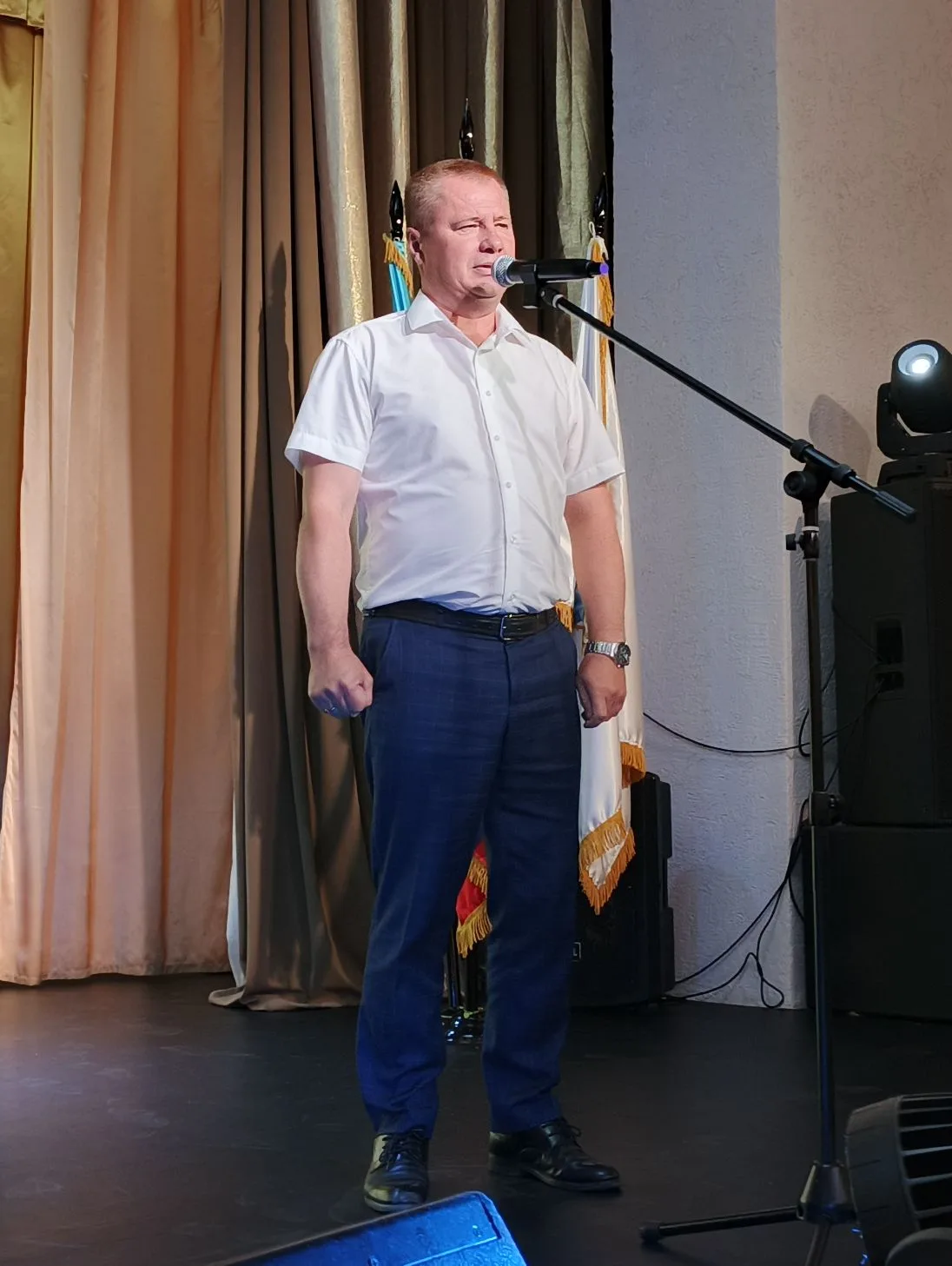 🎉 В Районном Доме культуры проходит торжественное мероприятие приуроченное ко Дню соци...