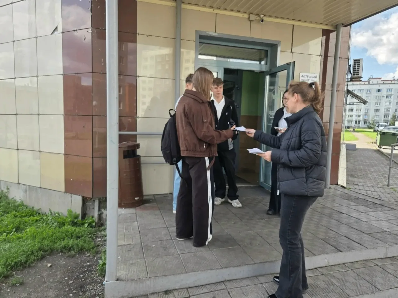 Сотрудники библиотеки «Молодежная» вышли на улицы города с акцией «Осторожно – террориз...