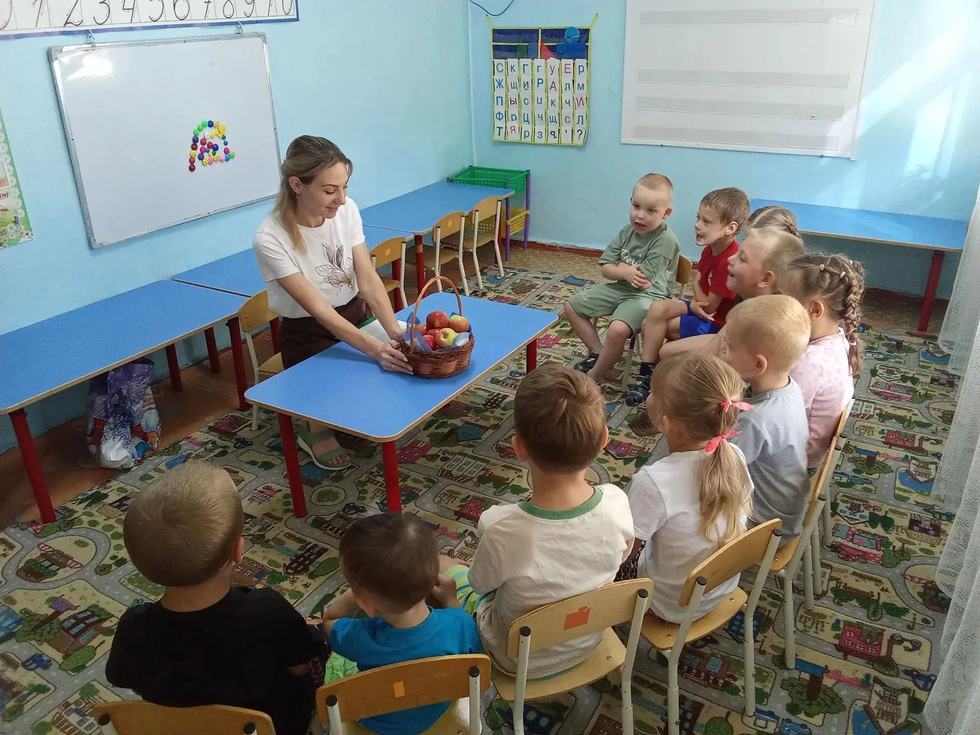 Ребят нашего детского сада посетила руководитель клубного формирования А.Н.Колесник.