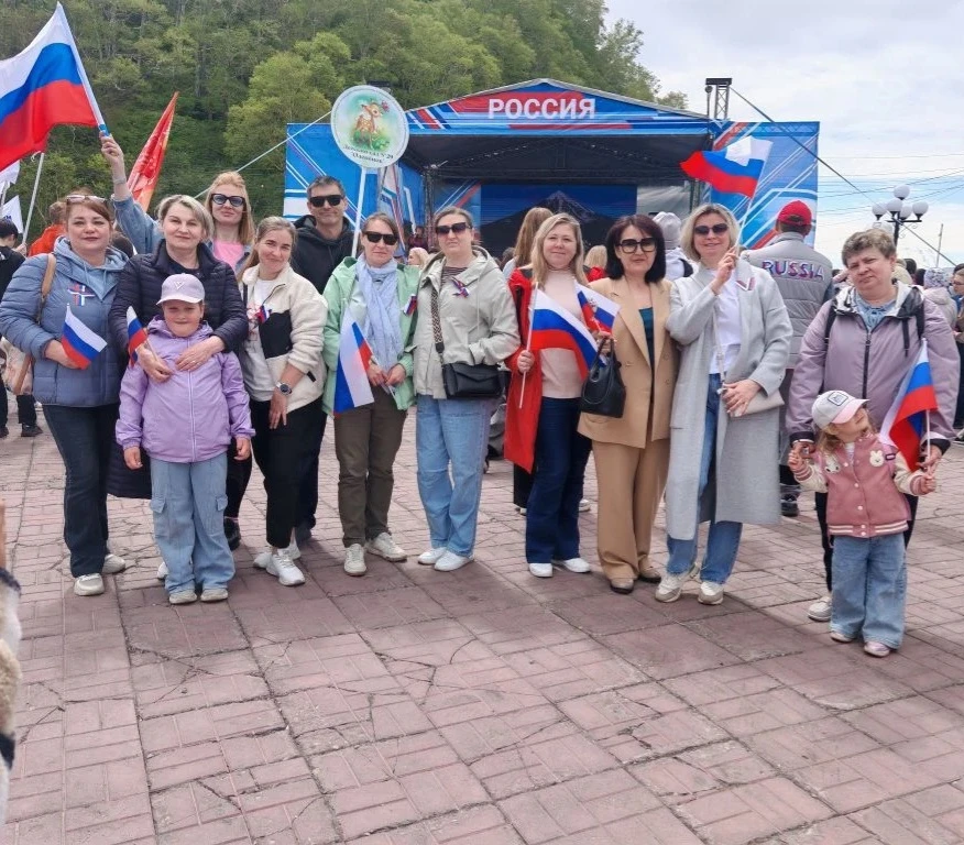 Коллектив нашего детского сада поздравляет всех с днём России!!! 🇷🇺🎉  желаем мира, б...