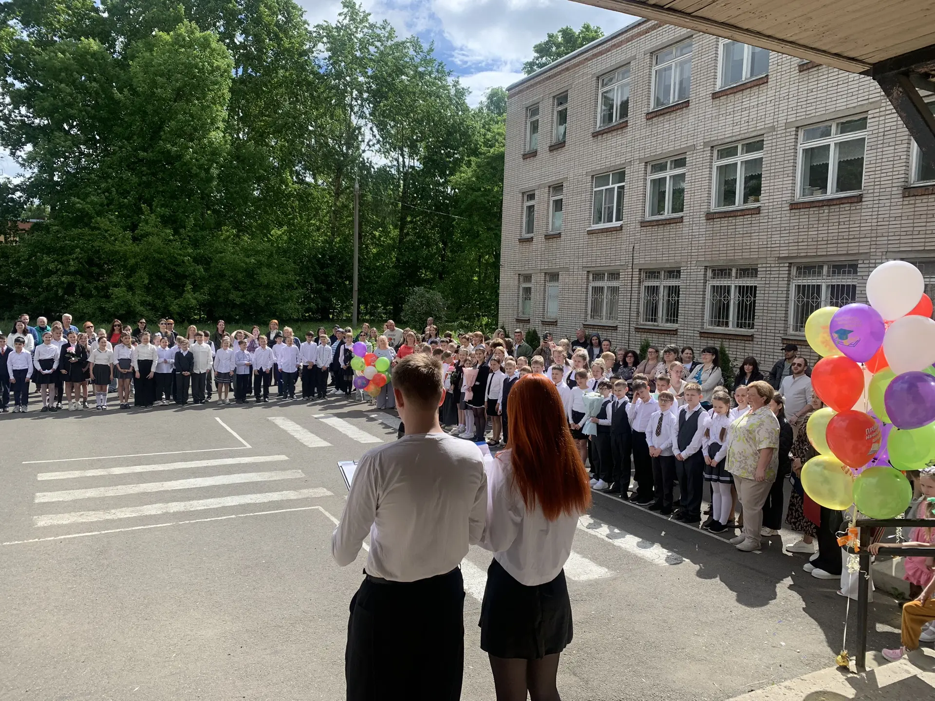 #Школа22 #ТакойДень  📸Сегодня в школе прошла торжественная линейка для четвёртых классов. Ребята при