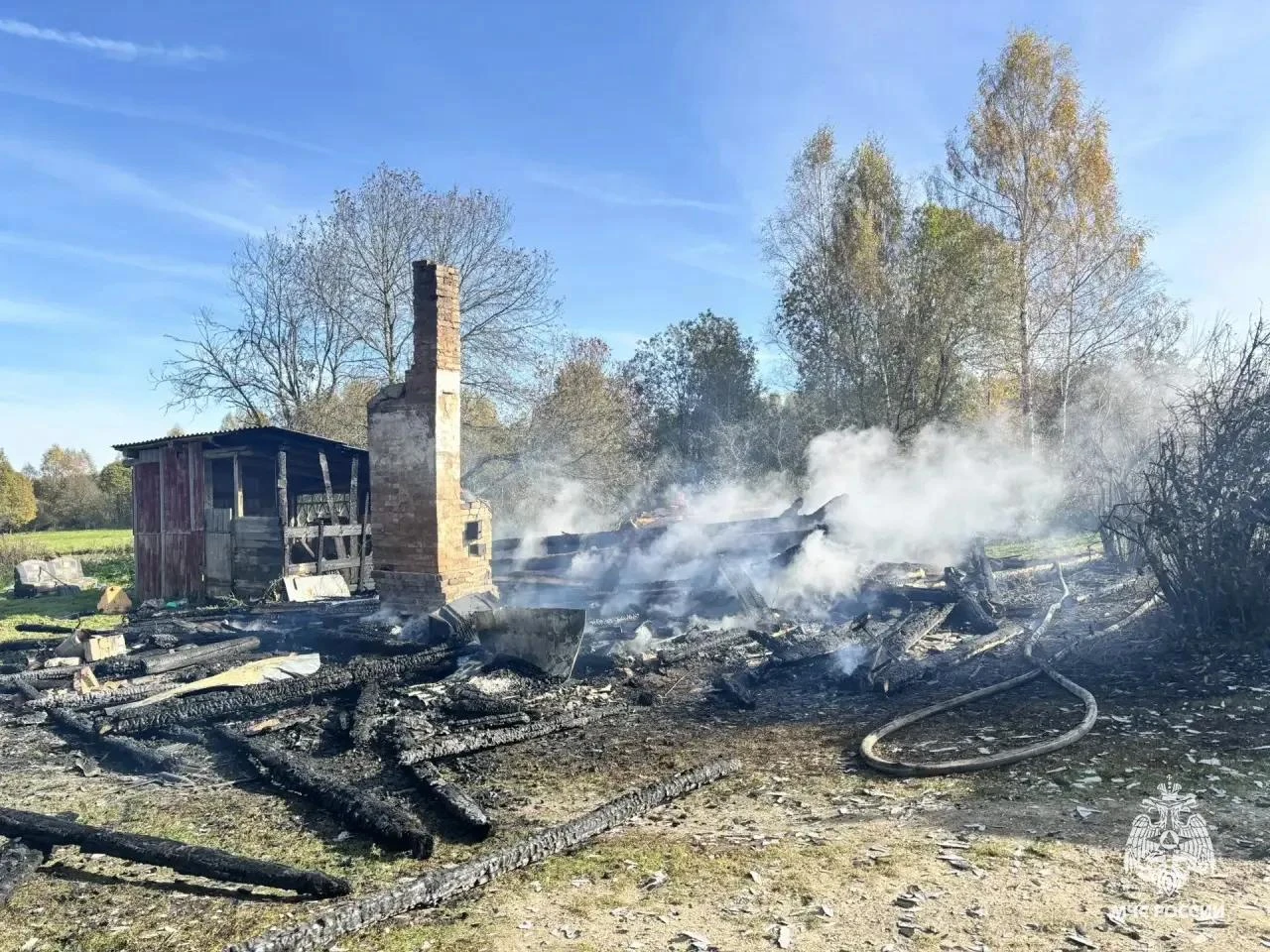 В Ржевском округе при пожаре в доме пострадала женщина