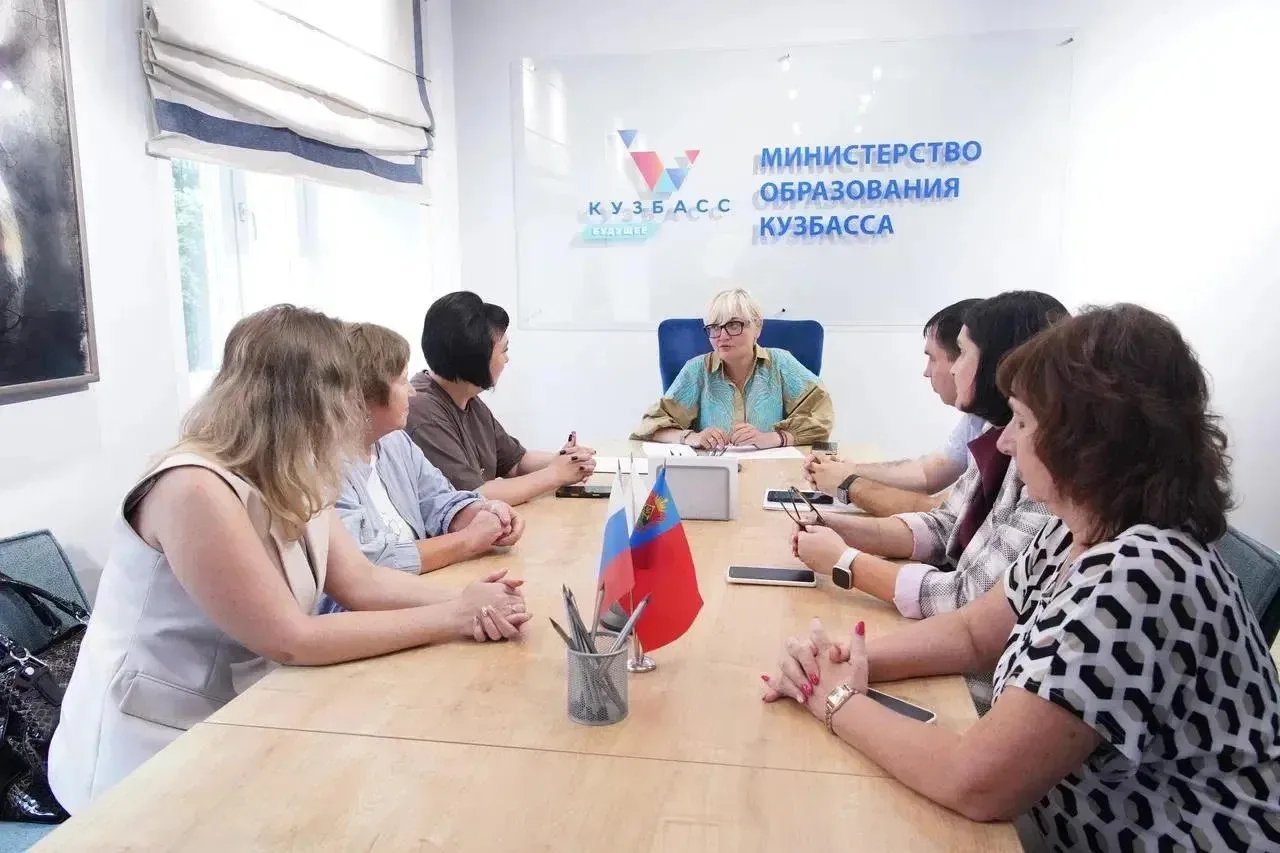 Встретилась с коллегами из Новосибирской области. Приехали к нам перенимать опыт по проекту «УчимЗна