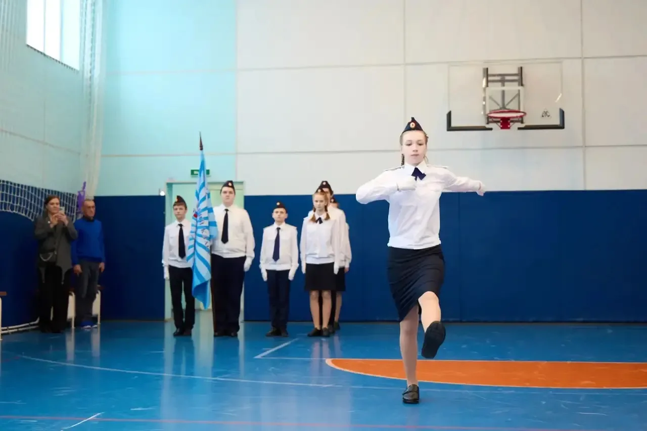 «Равняйсь! Смирно!»: В Дубровке прошёл районный конкурс «Смотра строя и песни кадетских классов».  🎉