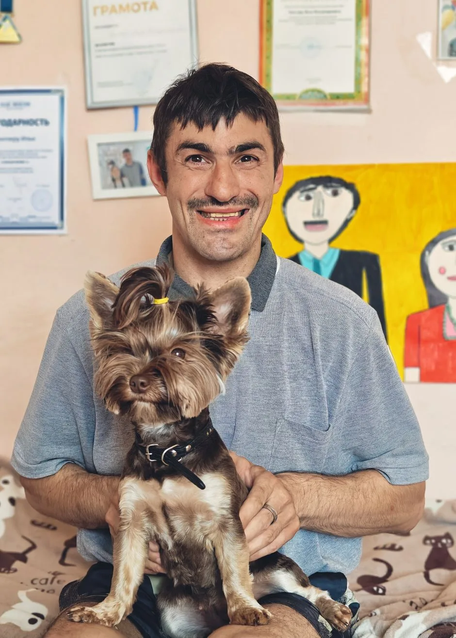Сегодня Булка была в гостях у Ильи 🐶 Ну вы бы видели, как наш жизнелюб с ней: гладит осторожно, уми