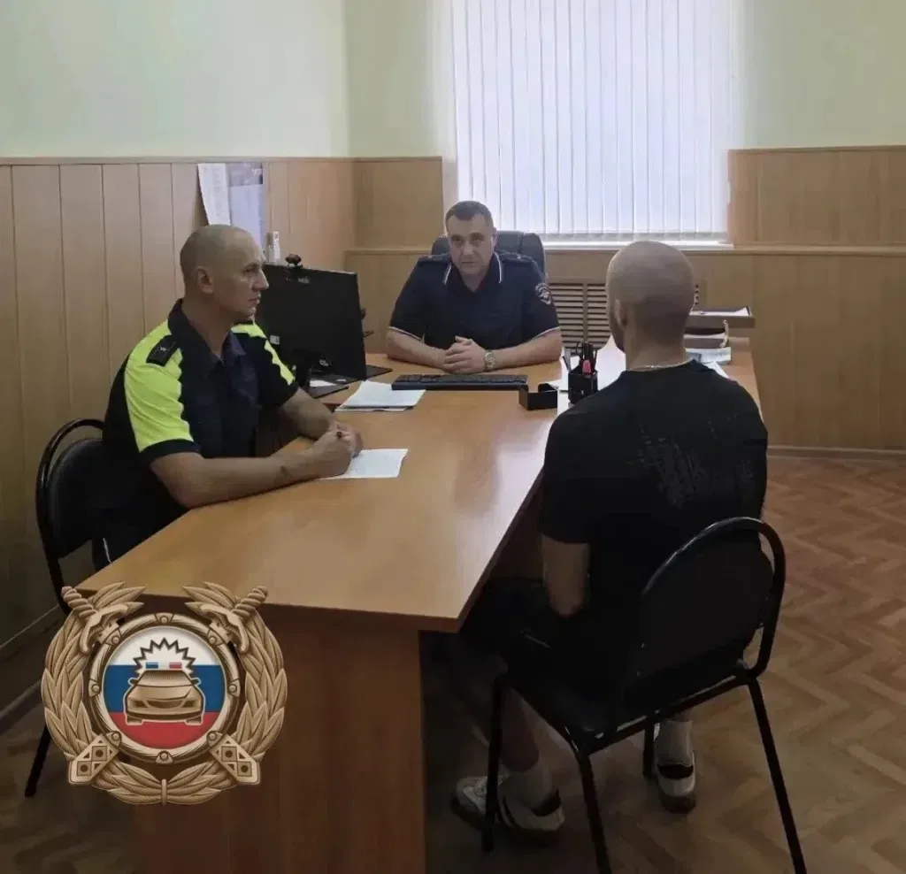 Водитель иномарки в Балаково едва не сбил подростка на самокате 
 
На улице Трнавской в районе дома 