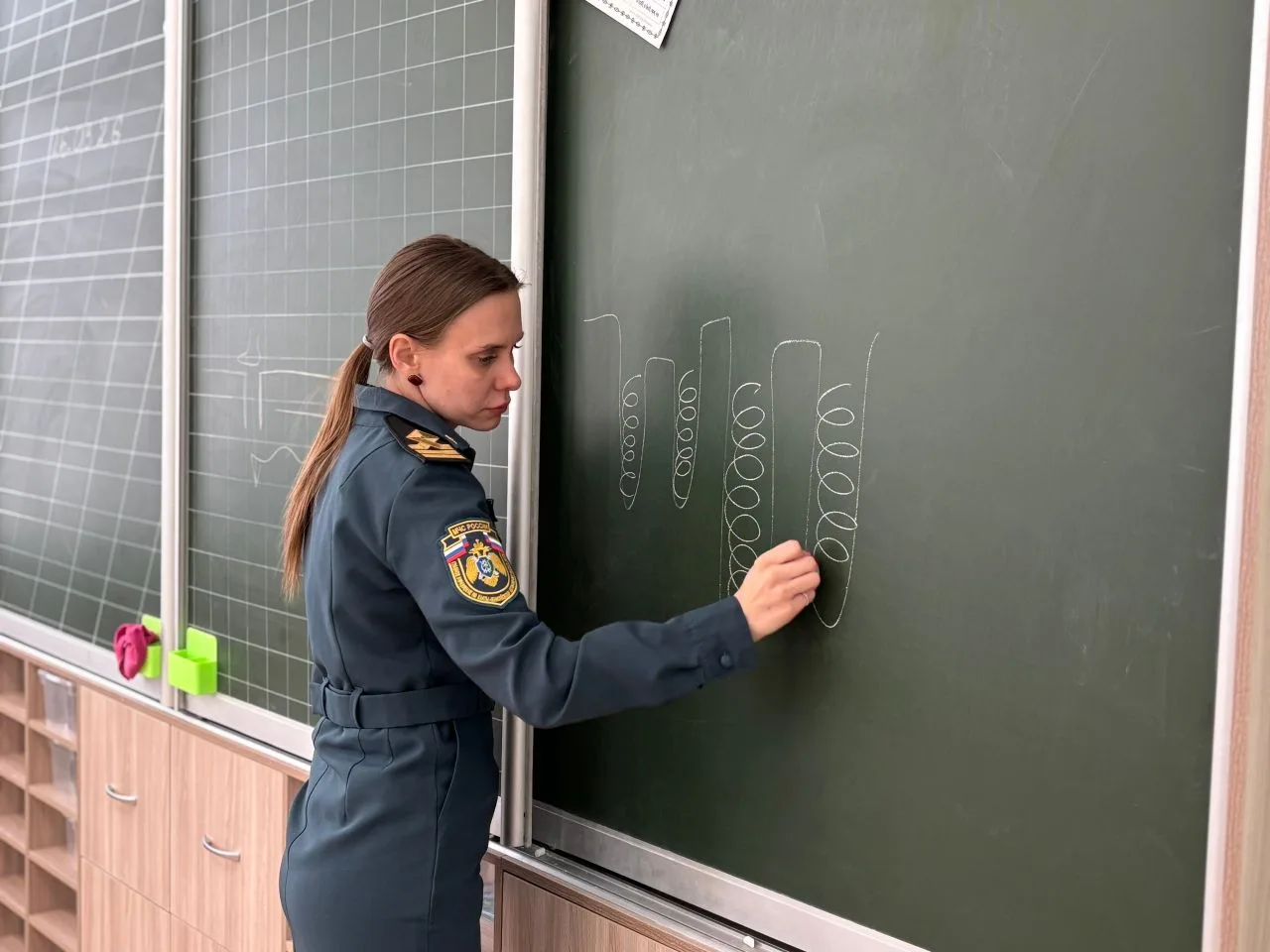 🛟Безопасность превыше всего!  Сегодня нашу школу посетила инспектор МЧС Ежова К. Д. Гостем мероприят