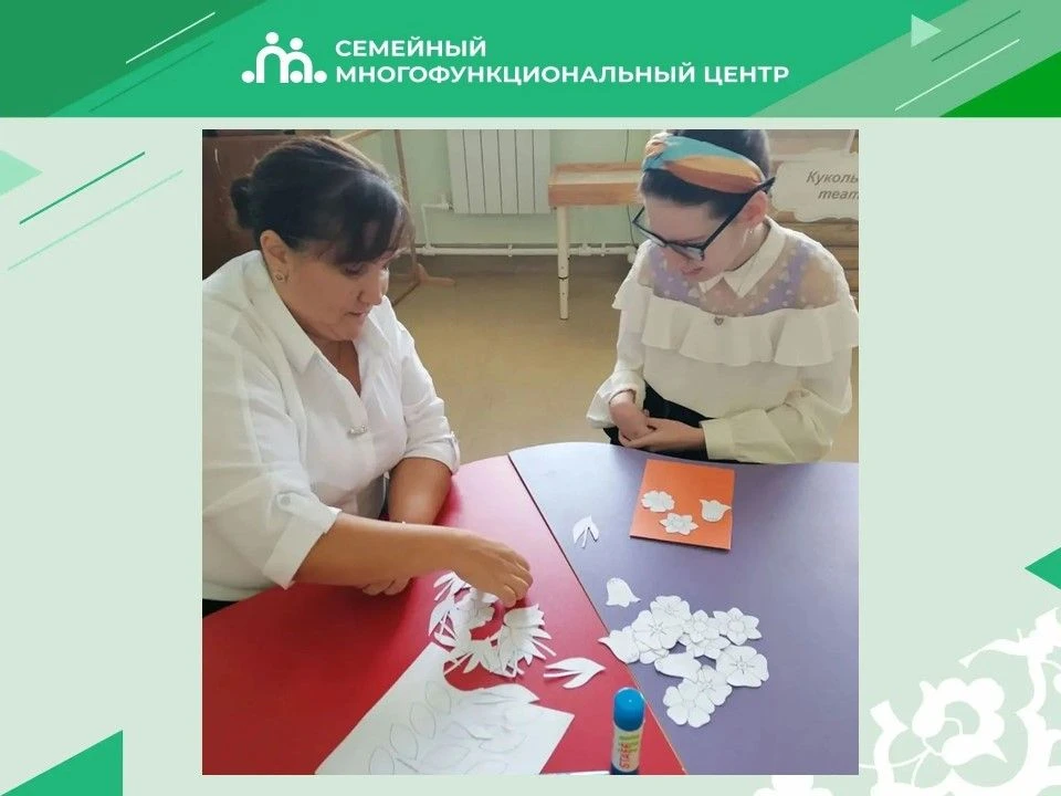 Специалисты Отделения семейного многофункционального центра (ОСМФЦ) в Альметьевском мун...