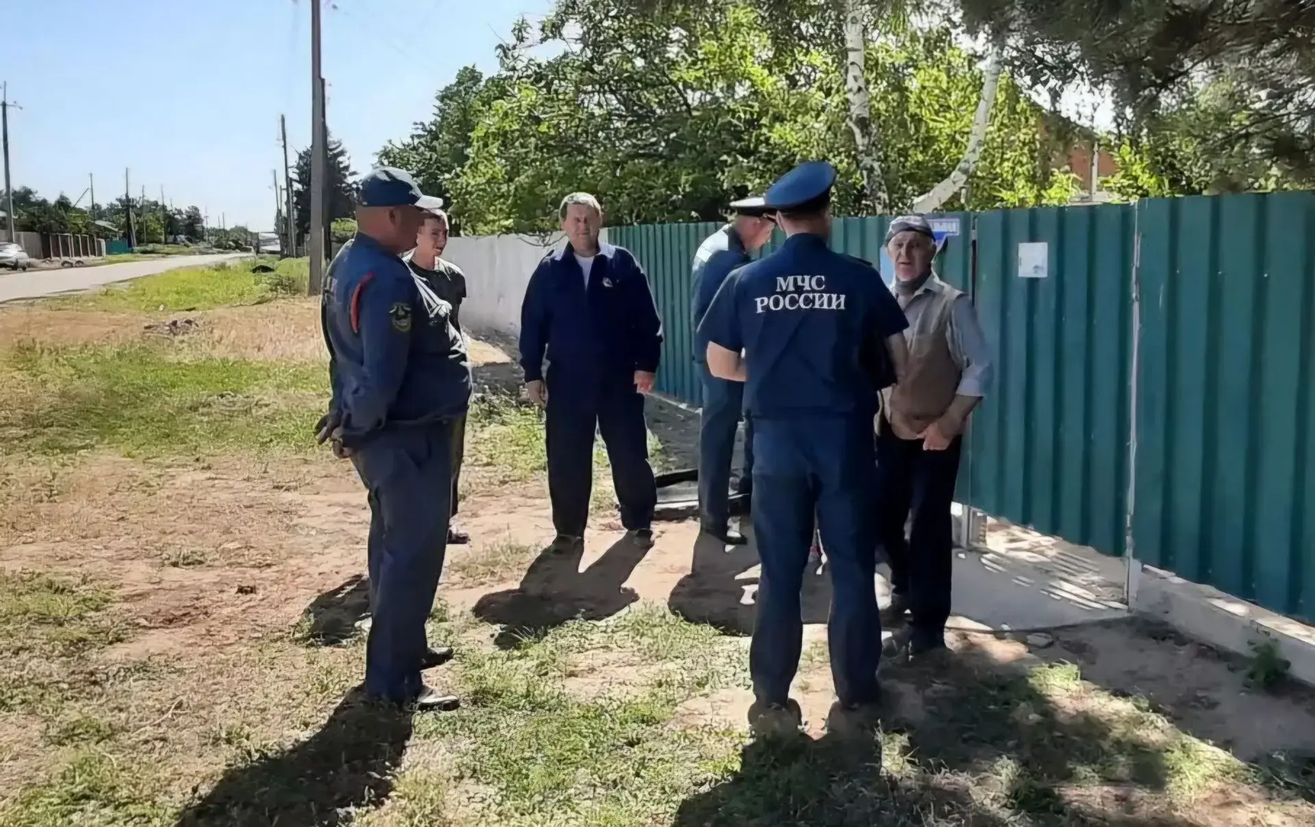 В разгар летнего сезона сотрудники МЧС проводят профилактические рейды