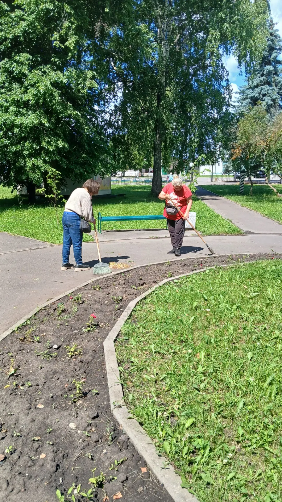 18 июня 2026 года сотрудниками МАУ «АР Наровчатского района» была проведена уборка закреплённых терр