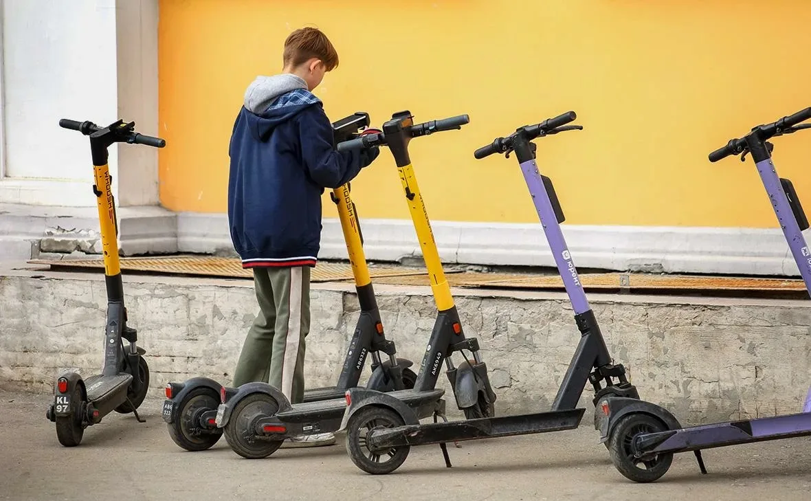 🛴Подростки на самокатах в Москве и Подмосковье устроили странный «тренд» — они плюются...