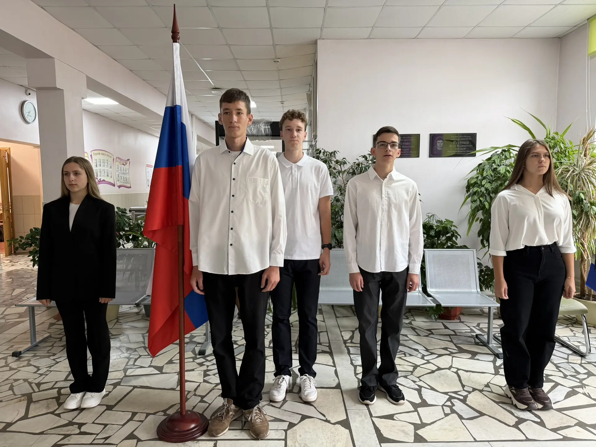 🇷🇺Новая учебная неделя начинается с торжественной церемонии поднятия Государственного...