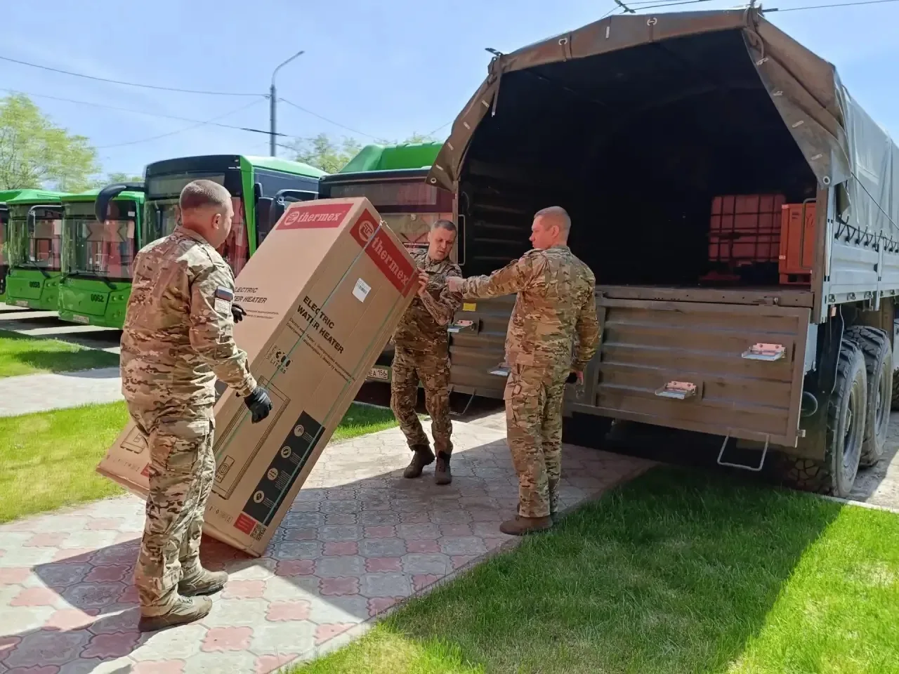 Открыт набор: "Водителей" и "грузчиков экспедиторов" в Луганск и Донецк.  На контрактной основе, по 
