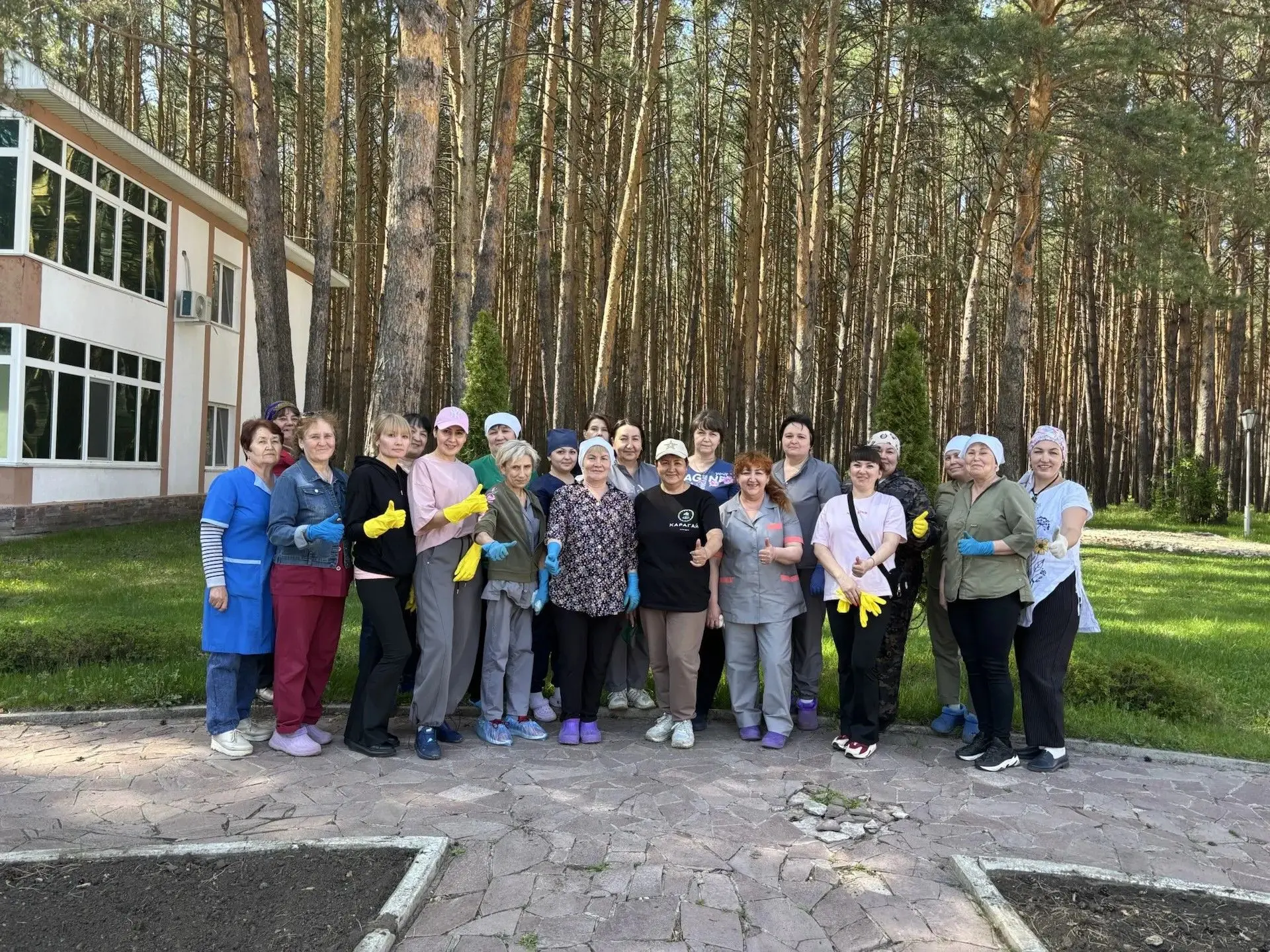 ☀В один из тёплых и солнечных дней коллектив санатория «Карагай» объединился для поисти...